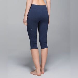 Lululemon “ In The Flow Crop “ size 4